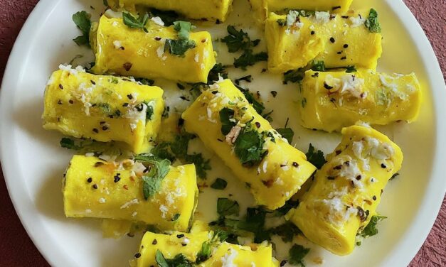 Steamed Khandvi Rolls